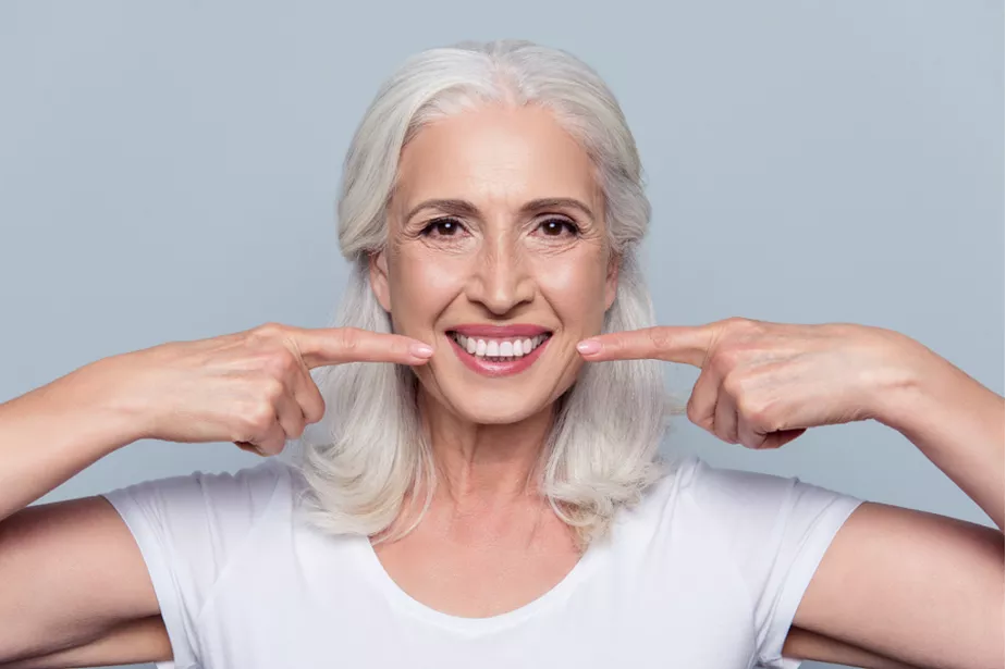 Sorriso Pós-Menopausa: Saiba Mais sobre sua Saúde Bucal